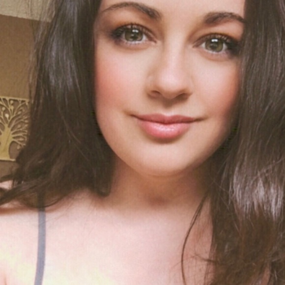 Meet Your Posher - Picture 3 of 3